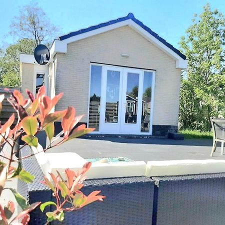 Huisje Britt Met Grote Tuin En Veel Privacy Dirkshorn Εξωτερικό φωτογραφία