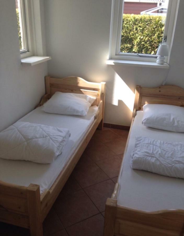 Huisje Britt Met Grote Tuin En Veel Privacy Dirkshorn Εξωτερικό φωτογραφία